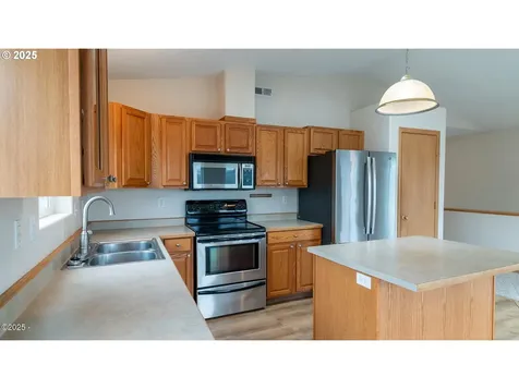 203 SE Surf Avenue Lincoln City OR 97367