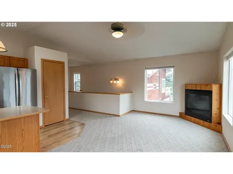 203 SE Surf Avenue Lincoln City OR 97367