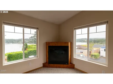 203 SE Surf Avenue Lincoln City OR 97367