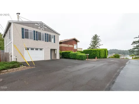 203 SE Surf Avenue Lincoln City OR 97367