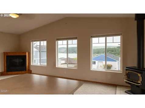 203 SE Surf Avenue Lincoln City OR 97367