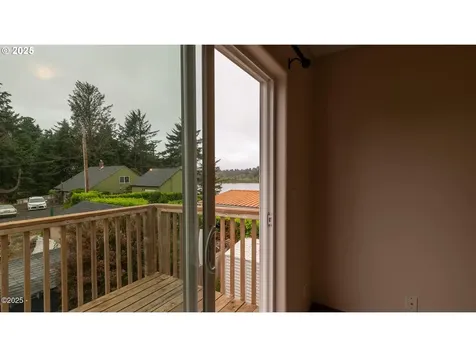 203 SE Surf Avenue Lincoln City OR 97367