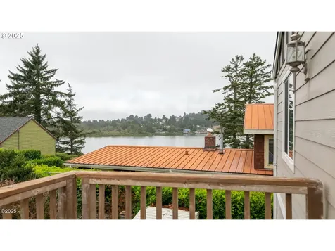 203 SE Surf Avenue Lincoln City OR 97367