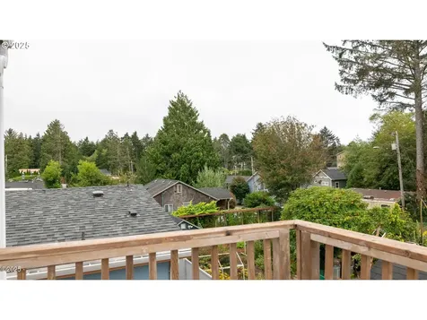203 SE Surf Avenue Lincoln City OR 97367