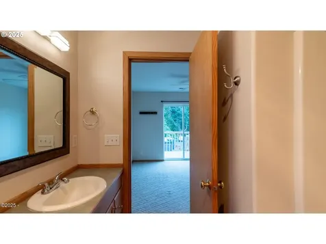 203 SE Surf Avenue Lincoln City OR 97367