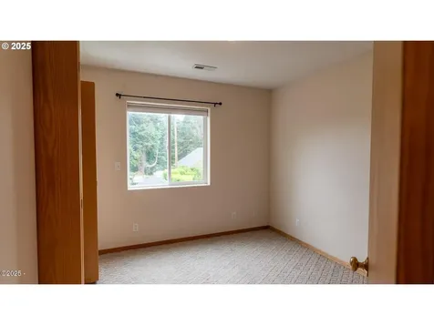 203 SE Surf Avenue Lincoln City OR 97367