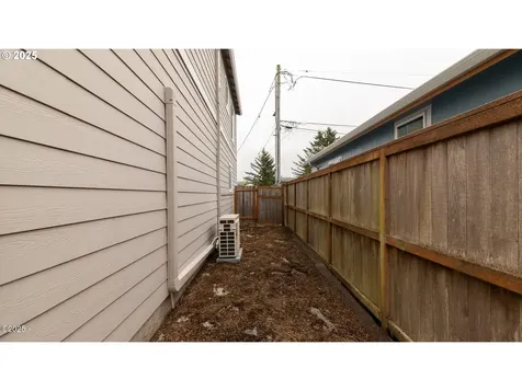 203 SE Surf Avenue Lincoln City OR 97367
