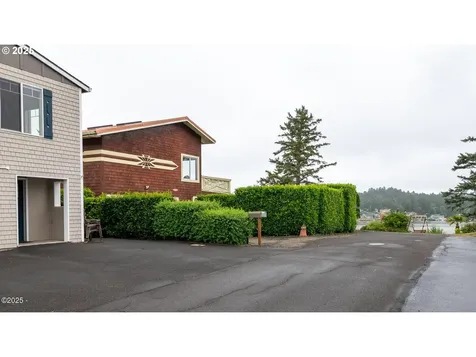 203 SE Surf Avenue Lincoln City OR 97367