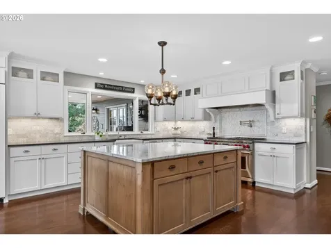 1414 Country Commons Lake Oswego OR 97034