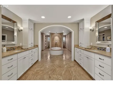 1414 Country Commons Lake Oswego OR 97034