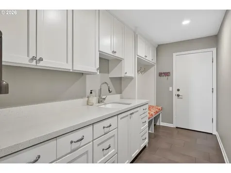 1414 Country Commons Lake Oswego OR 97034