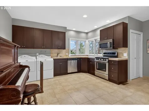 1414 Country Commons Lake Oswego OR 97034