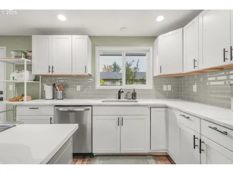 9028 N Chautauqua Place Portland OR 97217