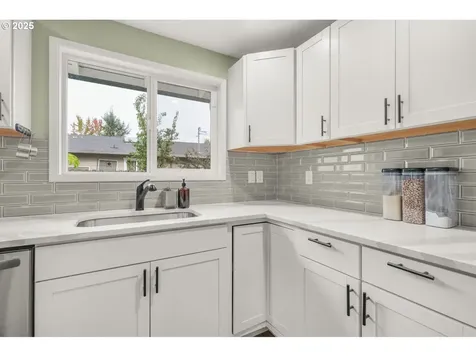9028 N Chautauqua Place Portland OR 97217