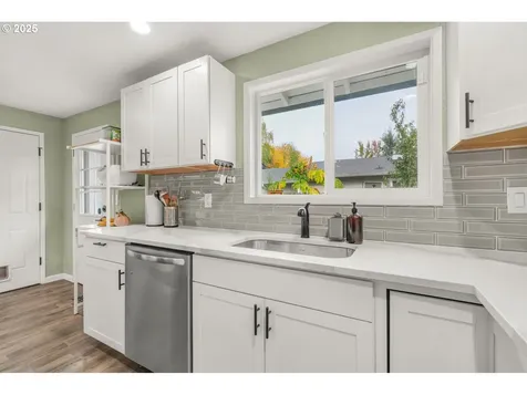 9028 N Chautauqua Place Portland OR 97217
