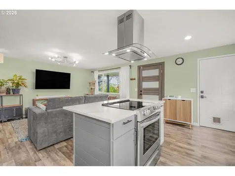 9028 N Chautauqua Place Portland OR 97217