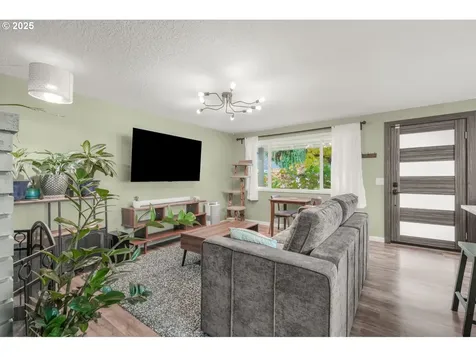 9028 N Chautauqua Place Portland OR 97217