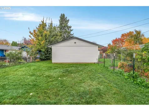 9028 N Chautauqua Place Portland OR 97217