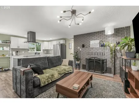 9028 N Chautauqua Place Portland OR 97217
