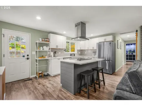 9028 N Chautauqua Place Portland OR 97217