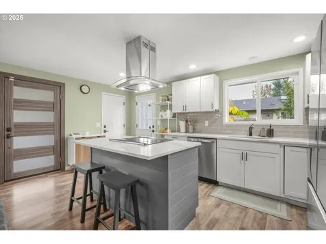 9028 N Chautauqua Place Portland OR 97217