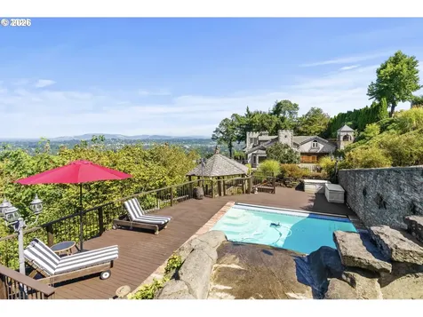 1777 Skyland Drive Lake Oswego OR 97034