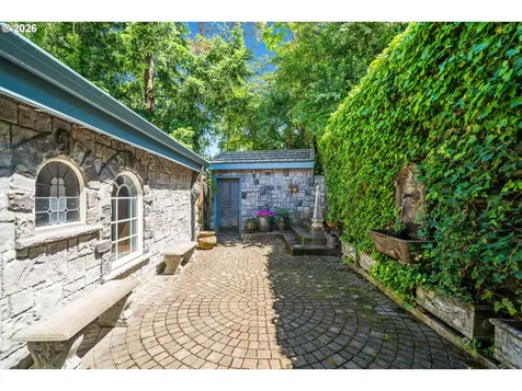 1777 Skyland Drive Lake Oswego OR 97034