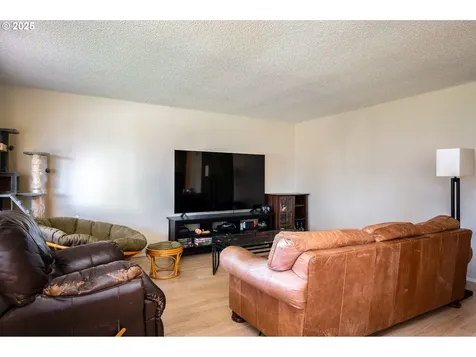 580 SE 2nd Avenue Canby OR 97013