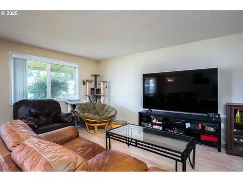 580 SE 2nd Avenue Canby OR 97013