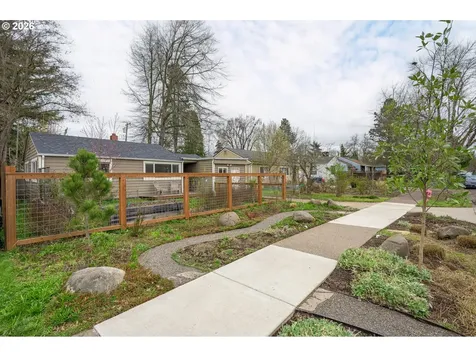 2571 Alder Street Eugene OR 97405