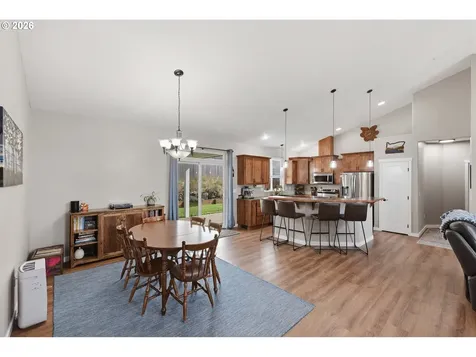 2025 Roosevelt Loop North Bend OR 97459