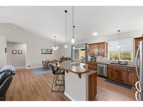 2025 Roosevelt Loop North Bend OR 97459