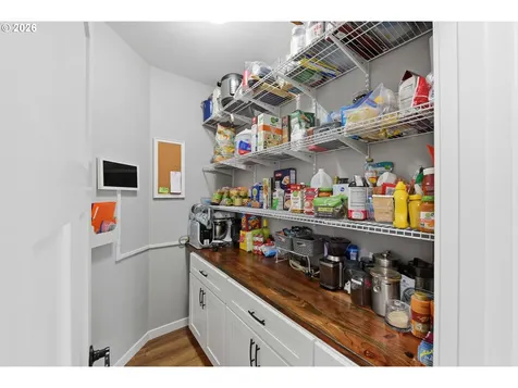 2025 Roosevelt Loop North Bend OR 97459