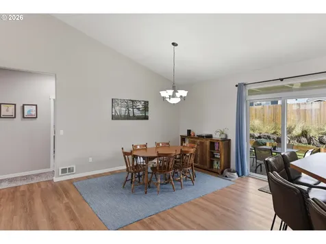 2025 Roosevelt Loop North Bend OR 97459