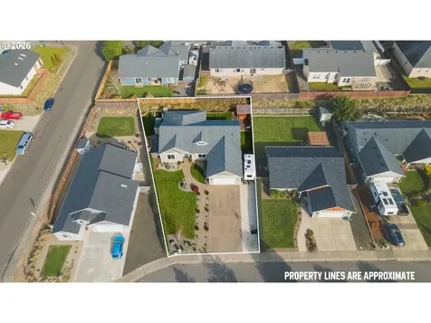 2025 Roosevelt Loop North Bend OR 97459