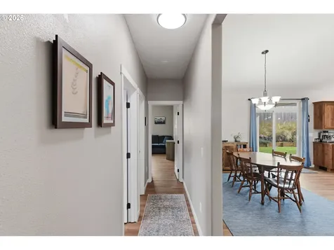 2025 Roosevelt Loop North Bend OR 97459