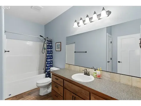 2025 Roosevelt Loop North Bend OR 97459
