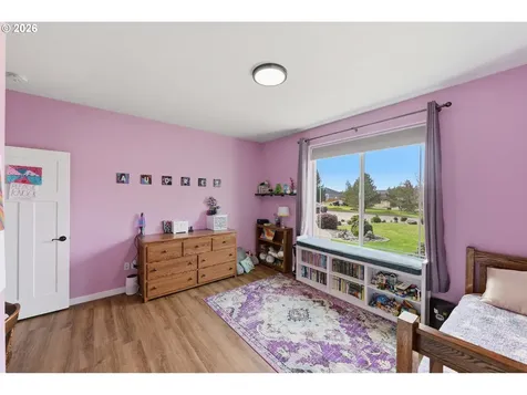 2025 Roosevelt Loop North Bend OR 97459