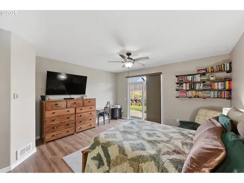 2025 Roosevelt Loop North Bend OR 97459