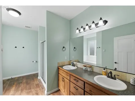 2025 Roosevelt Loop North Bend OR 97459