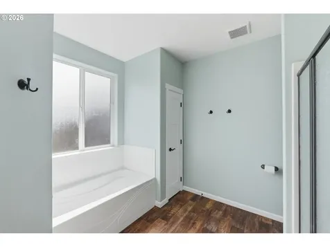 2025 Roosevelt Loop North Bend OR 97459