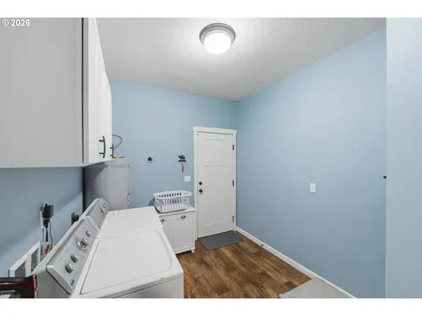 2025 Roosevelt Loop North Bend OR 97459