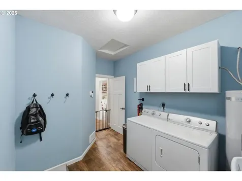 2025 Roosevelt Loop North Bend OR 97459