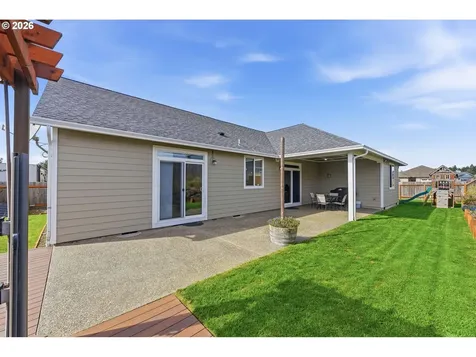 2025 Roosevelt Loop North Bend OR 97459