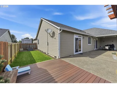 2025 Roosevelt Loop North Bend OR 97459