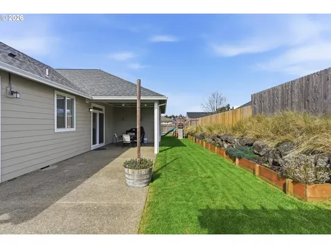 2025 Roosevelt Loop North Bend OR 97459