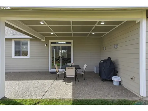 2025 Roosevelt Loop North Bend OR 97459