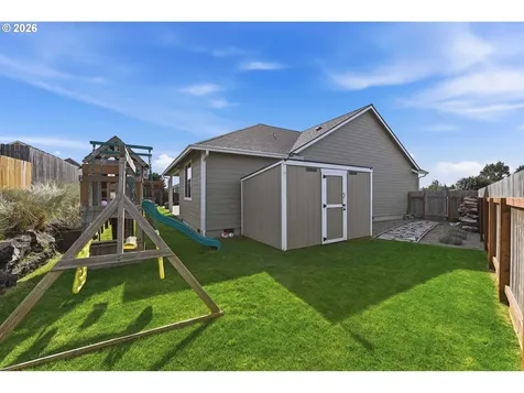 2025 Roosevelt Loop North Bend OR 97459