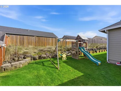 2025 Roosevelt Loop North Bend OR 97459