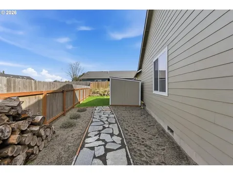 2025 Roosevelt Loop North Bend OR 97459